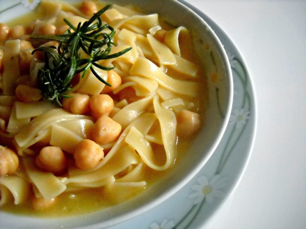 Pasta and chickpeas, Apulian style