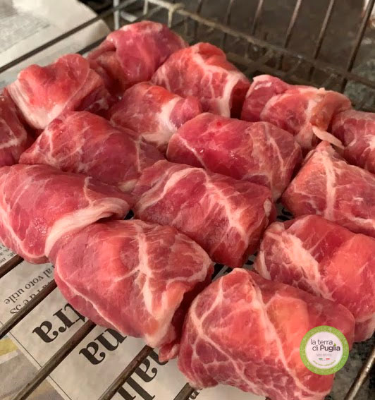Bombette, the grilled meat rolls of the Valle d'Itria