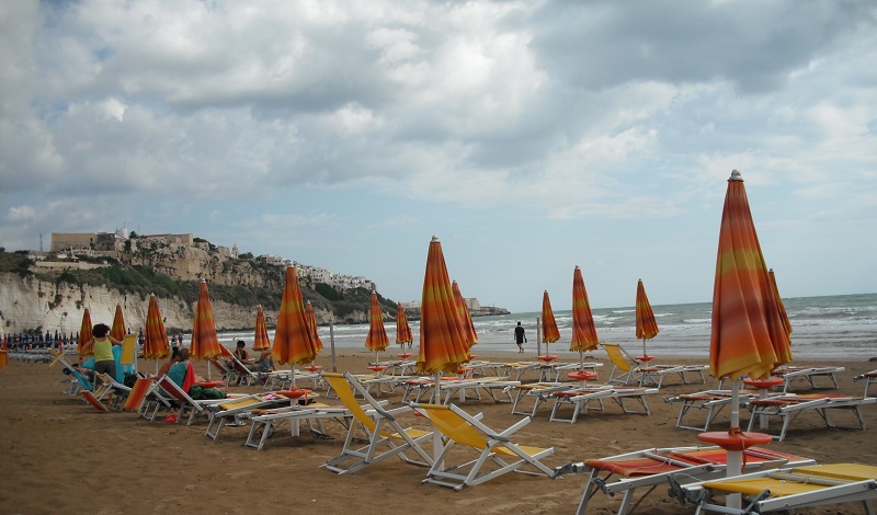 The Scialara beach at Vieste, below the old town