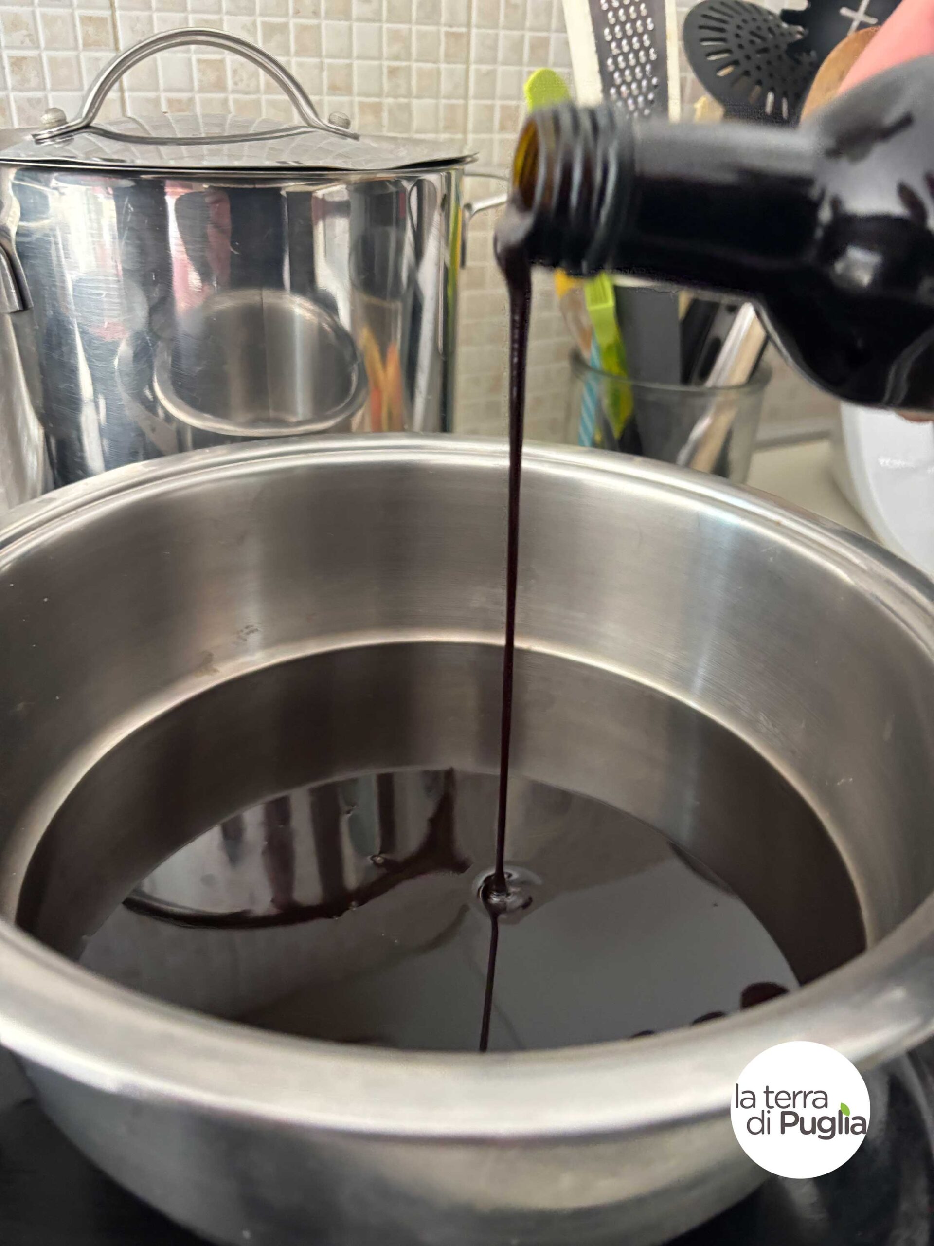 Vincotto, the Apulian fig and grape syrup