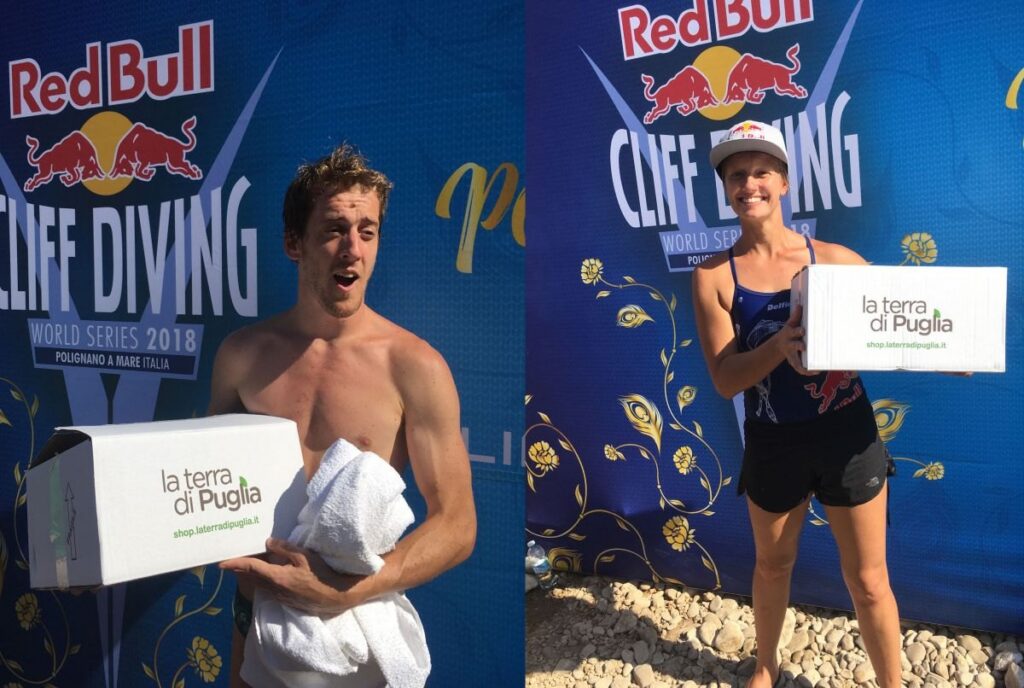 Gary Hunt and Rhiannan Iffland, winners of the 2018 Red Bull Cliff Diving at Polignano a Mare, with a box of La Terra di Puglia products