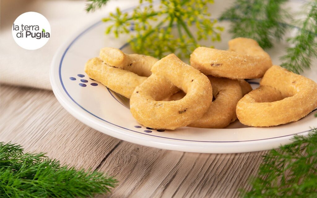 Apulian taralli with fennel seeds