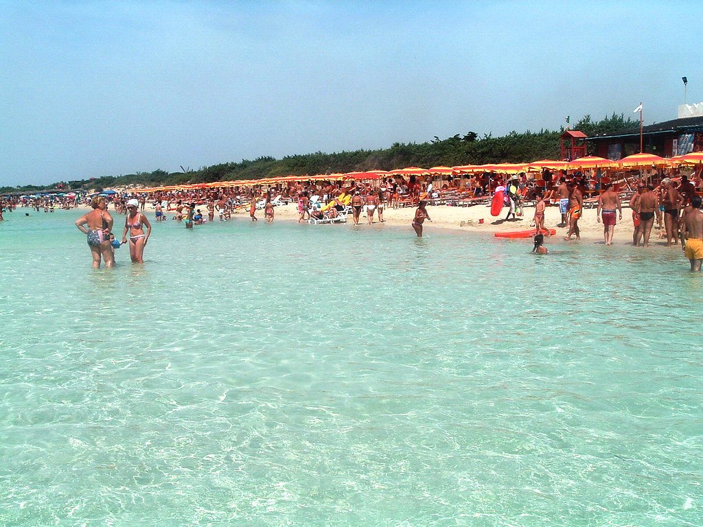 Torre Lapillo bay in summer, with shallow water for tens of metres